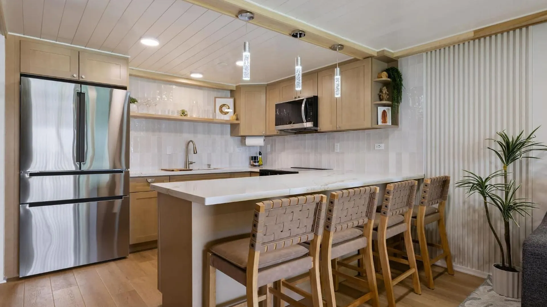 Luxurious Beachfront Condo Hau'ula United States
